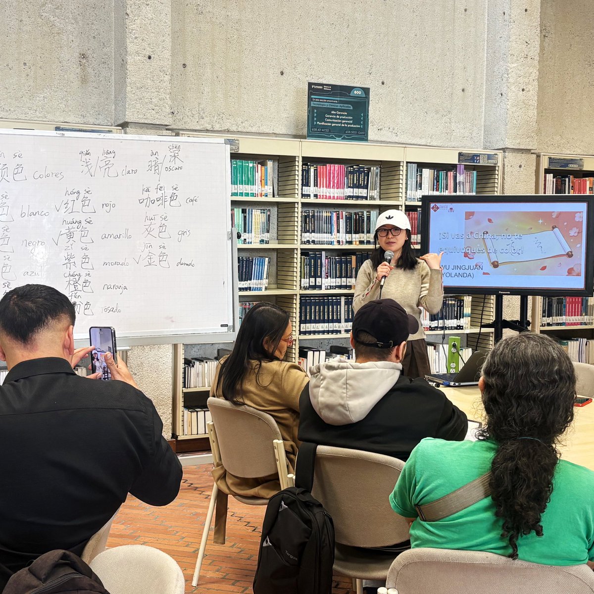 ConfucioUtadeo's tweet photo. El club de conversación de hace dos semanas fue todo un éxito! ¡Gracias a todos por su participación! https://t.co/xyObY5fq3s