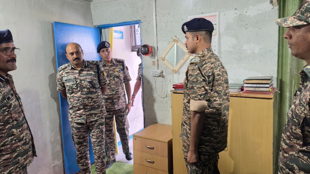 crpfindia's tweet photo. In continuation of his visit to 118 Bn located in Gund, @crpfindia, DG Shri @gpsinghips thoroughly reviewed the unit’s infrastructure and facilities.
​Interacting with key stakeholders, he stressed upon upgradation of existing amenities to an optimum level—ensuring modern working spaces for offices and comfortable, high-standard living conditions for all ranks.

#NationFirst
#Vandematram150 
#MissionNaxalMuktBharat2026
@gpsinghips
@crpf_j
@crpf_srinagar
@KOSCRPF