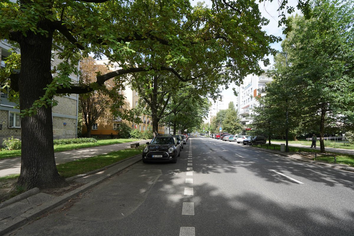 ZDM_Warszawa's tweet photo. Od poniedziałku, 7 września warszawska Strefa Płatnego Parkowania Niestrzeżonego funkcjonuje na nowym obszarze - w rejonie ul. Międzynarodowej na Pradze-Południe. Stanęło tam 17 nowych parkomatów, a strefa obejmuje ok. 900 miejsc postojowych. Dla mieszkańców tego obszaru wydaliśmy już 954 abonamenty, w tym 769 rejonowych i 186 obszarowych.
ℹ️ https://t.co/CxCg9c6U2F