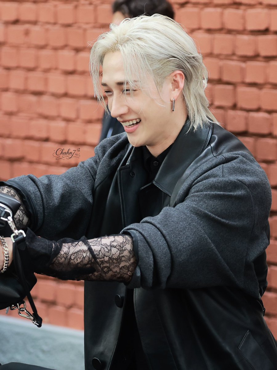chahn7_'s tweet photo. 250924 FENDI 探店

I like smiles...
 
#방찬 #BangChan 
#스트레이키즈 #StrayKids https://t.co/CIpOXQgQZM
