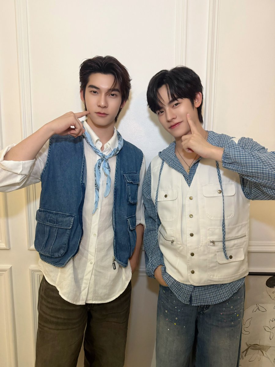 DomundiTV's tweet photo. พบกับ “ตี๋ตี๋” @twnpich และ “ป๋อ” @porsuppakarn ได้ใน ACNOLAB EXCLUSIVE LIVE Special Painting with TeeTee &amp; Por ✨

รับชม Live ได้ทาง
🔗 : https://t.co/GqZvzcP0bF

#AcnolabPaintingwithTTP https://t.co/ETtPPwi18O