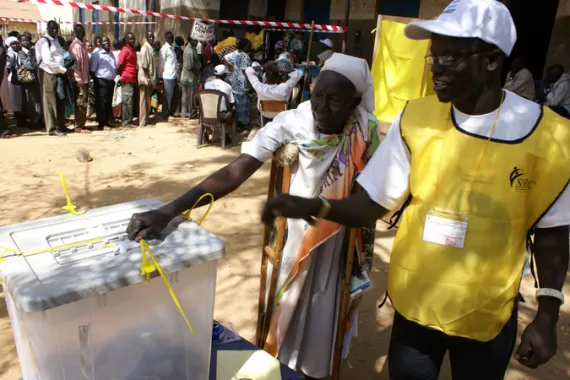 sudanaxis's tweet photo. Concerns are mounting over South #Sudan’s readiness for the general elections scheduled for December 22.
An analysis warns that unresolved constitutional gaps, the absence of an updated voter register and census, and weak election preparedness could undermine the credibility and legitimacy of the vote.