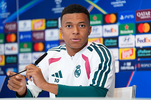MilanPosts's tweet photo. 🗣️ Kylian Mbappé speaking to Sky Sport"I definitely prefer Milan… but Inter are an opponent who deserve great respect." https://t.co/1WkoX1KpNg