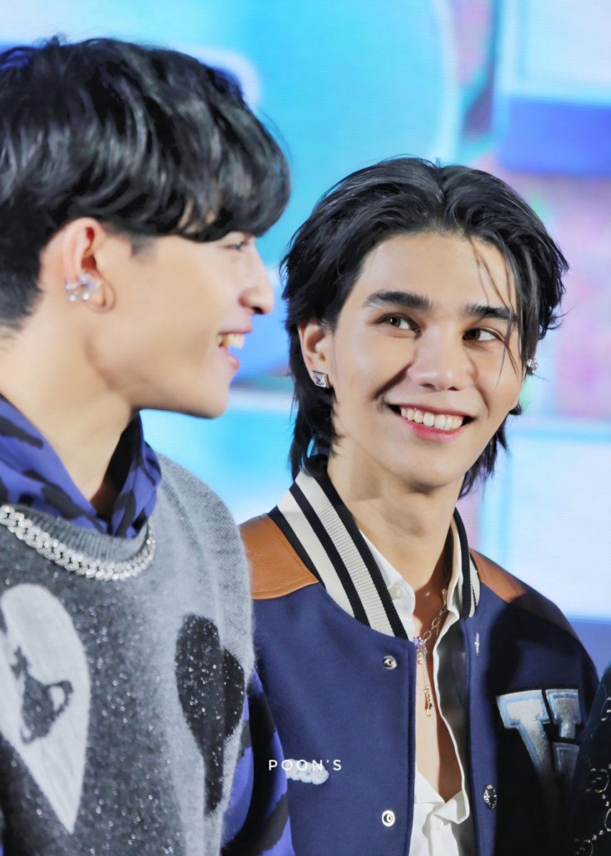 thisiseveve's tweet photo. สายตาที่ยัยนี่มองม๋าเด้กแต่ละคนชีเอ็นดูมากนะ เข้าถึงซิกเนเจอร์พี่คนสวยกับม๋าเด้กที่สุด ชีควรมีเมะม๋าเด้กข้างกายจิงๆอะ https://t.co/e65tG5zrqp