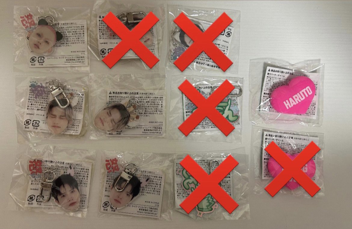 ysjh82910's tweet photo. TREASURE カプセルトイ 交換  買取

【顔アクキー】
譲：画像1枚目
求：定価買取(600円)
        ※PayPay送金
            送料は当方が負担します
        画像2枚目💖

郵送のみ📮
リプor DMまでお願いします🙇‍♀️ https://t.co/PzMuXQOxLP