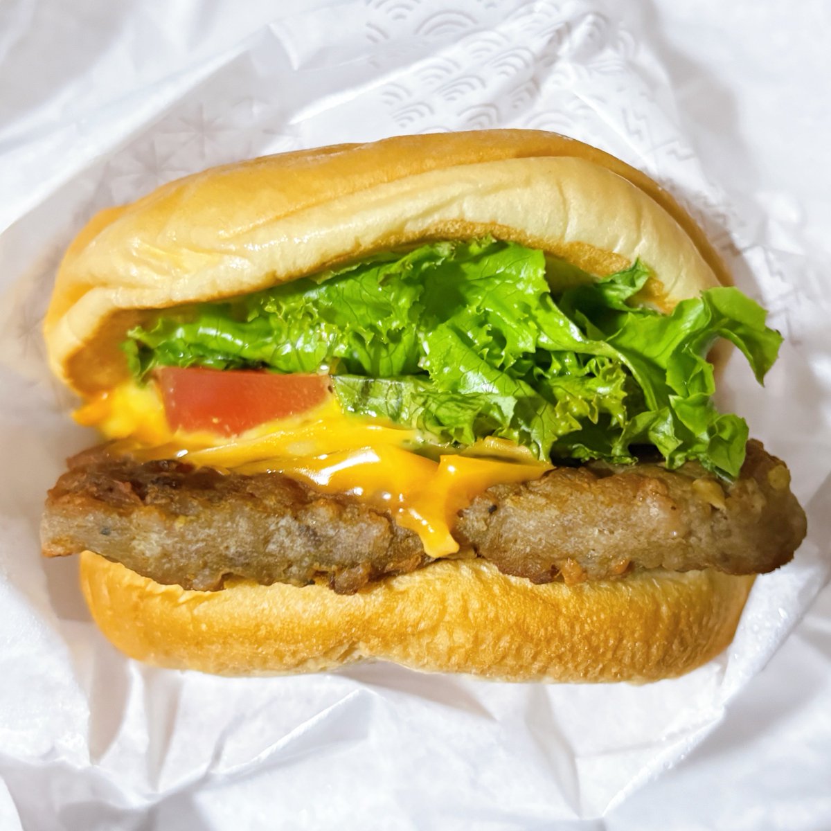 _rose_jail_'s tweet photo. モスバーガーのタコスアボカドバーガーとブラックアンガスビーフバーガーとナゲット🍔
(*´༥`*)ｳﾏｳﾏ💕 https://t.co/shg07PrRwQ