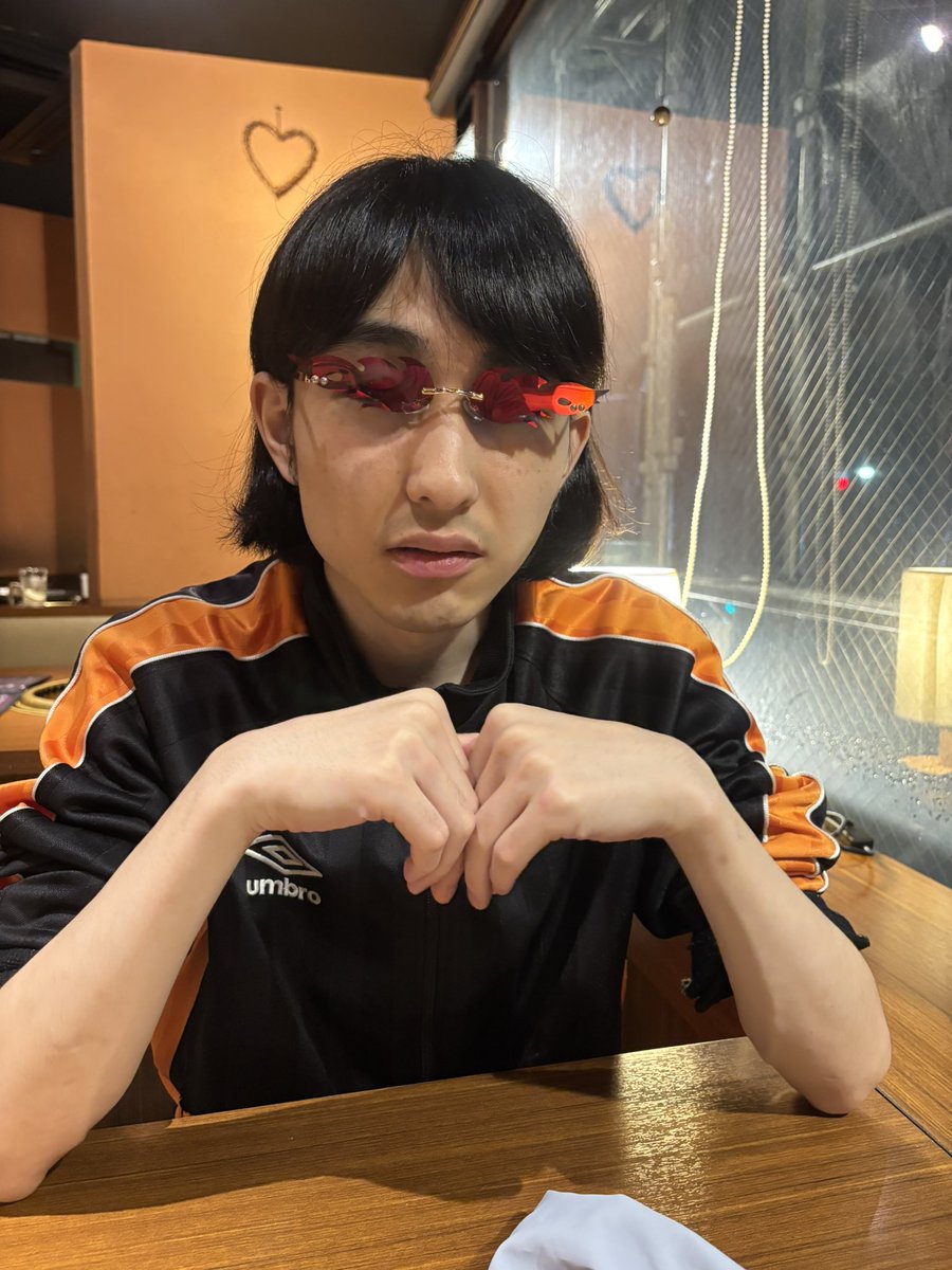 ffyasuedaoisiii's tweet photo. 久しぶりにイチゴとご飯行って色々話聞いたら木原が「後輩が全員消えました。」って言ってた。それ以上は怖くて深く聞けなかった。店員さんが話してるのを無視してひたすらメニューに載ってるデザートを朗読する時間があったのも怖かった。最後「僕のお葬式で余興やってください。」震えた、でも任せろ https://t.co/hXZVeKei1Z