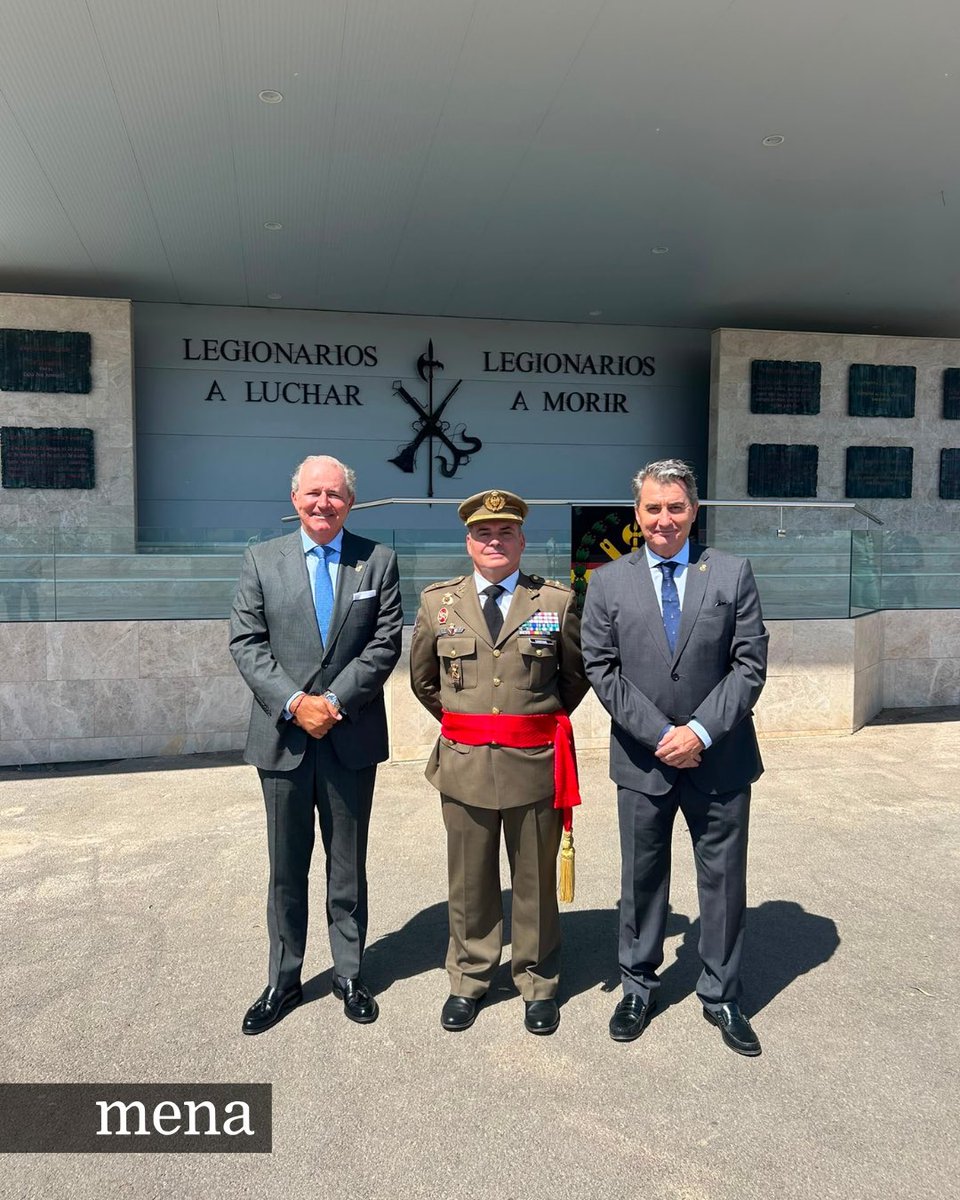 cofradiamena's tweet photo. ⚫️ El Hermano Mayor y el Primer Teniente Hermano Mayor han asistido a la Base Álvarez de Sotomayor, en Viator (Almería), al acto de despedida del Excmo. Sr. D. Agustín Carreras Postigo, General de @Lalegion_es durante los últimos tres años y recientemente ascendido a General de División.

Desde la Congregación enviamos nuestro agradecimiento por estos años de entrega, cercanía y compromiso.

Que el Santísimo Cristo de la Buena Muerte y Ánimas, protector de La Legión, lo acompañe y guíe en esta nueva etapa que hoy comienza.

#LaLegión #Mena2026 #CofradíasMLG