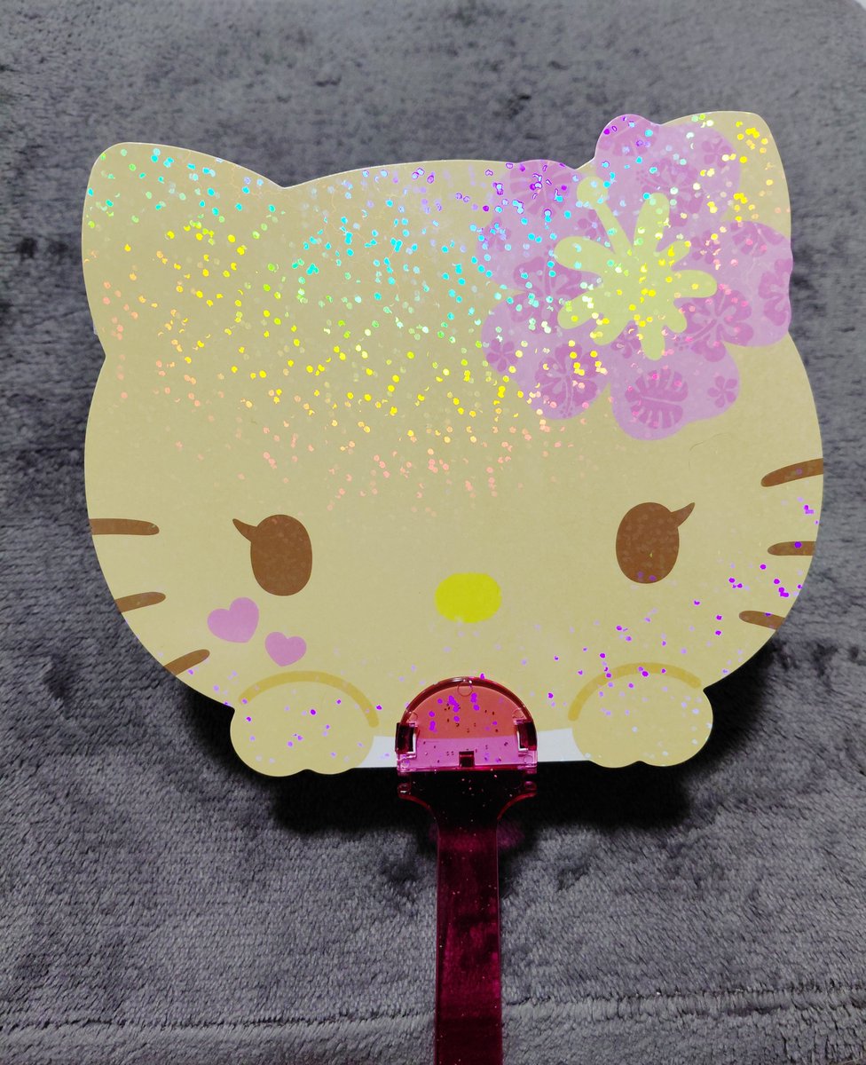 ew_tut's tweet photo. 追加購入(ΦωΦ)ﾌﾌﾌ……

オマケで可愛いうちわ貰ったんだが！
昨日はくれなかったのになぁぜ？ https://t.co/CYjOVEH0sm