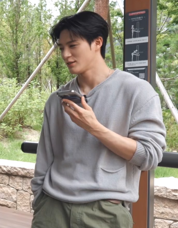 leoenana813's tweet photo. เจโน่ลุคนี้ขอสิ้นเลยเหอะ😭😭😭😭😭😭 เสื้อผ้าหน้าผมรับส่งกันหมด โคตรจะน้อยแต่มากเรียบแต่โก้ หล่อมากกกกกเนี่ย https://t.co/T73rOcWd9H