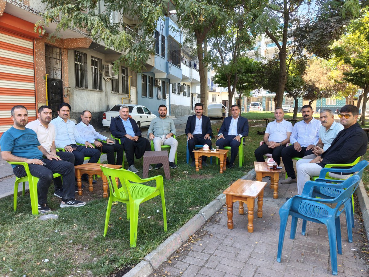 karadagferhatt's tweet photo. 📍 Eyyübiye |  Ruha Mahallesi'ndeyiz

İl yöneticilerimizle, Ruha Mahallesi’nde; Ruha Mahalle Muhtarımız Eyyüp Artuk, Eyüpkent Mahalle Muhtarımız Yakup Turgut ve mahalle sakinlerimizle bir araya geldik.

Mahallemizin sorunlarını, vatandaşlarımızın taleplerini ve çözüm bekleyen konuları yerinde dinledik.
Vatandaşımızın yaşadığı problemlerin takipçisi olacağız, çözümü için mücadele edeceğiz. 

@herkesicinCHP @kilicdarogluk