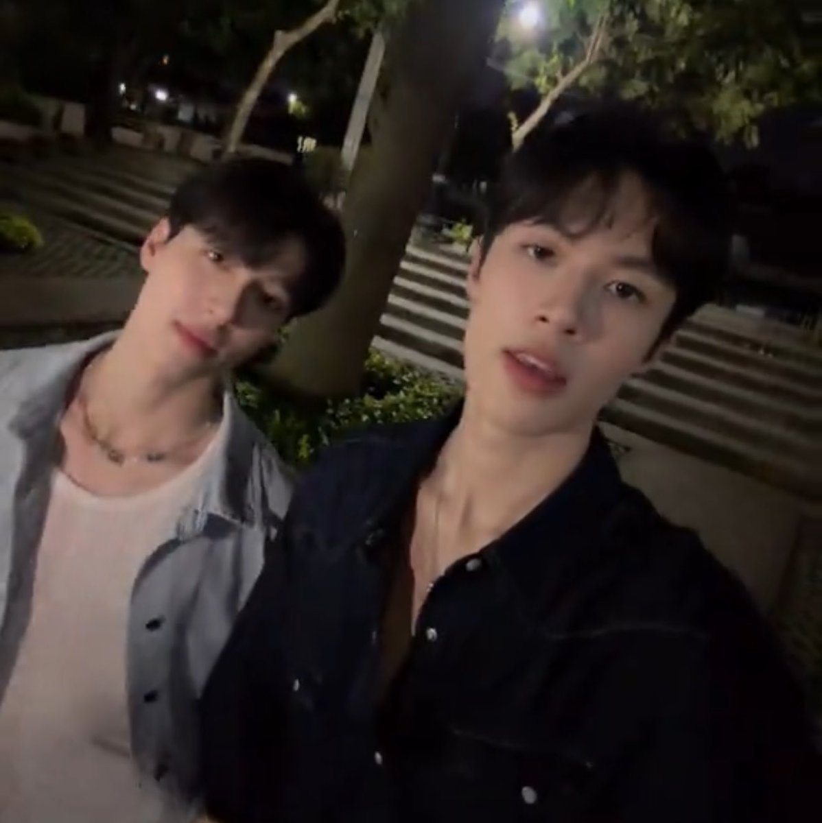 skittyp_'s tweet photo. ใครหลายคนอาจจะคิดว่าน้องแม็คตัวเล็ก แต่จริงๆน้องแม็คสูง 180 ดูตัวเล็กเพราะมีสิ่งที่ใหญ่กว่าที่คุณคิดยืนข้างๆในส่วนของ 188cm Size diff ที่ห่างกัน 8 เซ็น😭✌🏻 
#.ฉันไม่ได้เลือกโพแต่โพเลือกฉัน

#thammac https://t.co/6BD4wGErCV