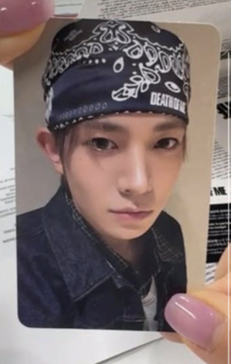 hsngpilled's tweet photo. wait omgggg 😭 

the pcs for the bandana ver are a NEED https://t.co/CbhrKGcyaf