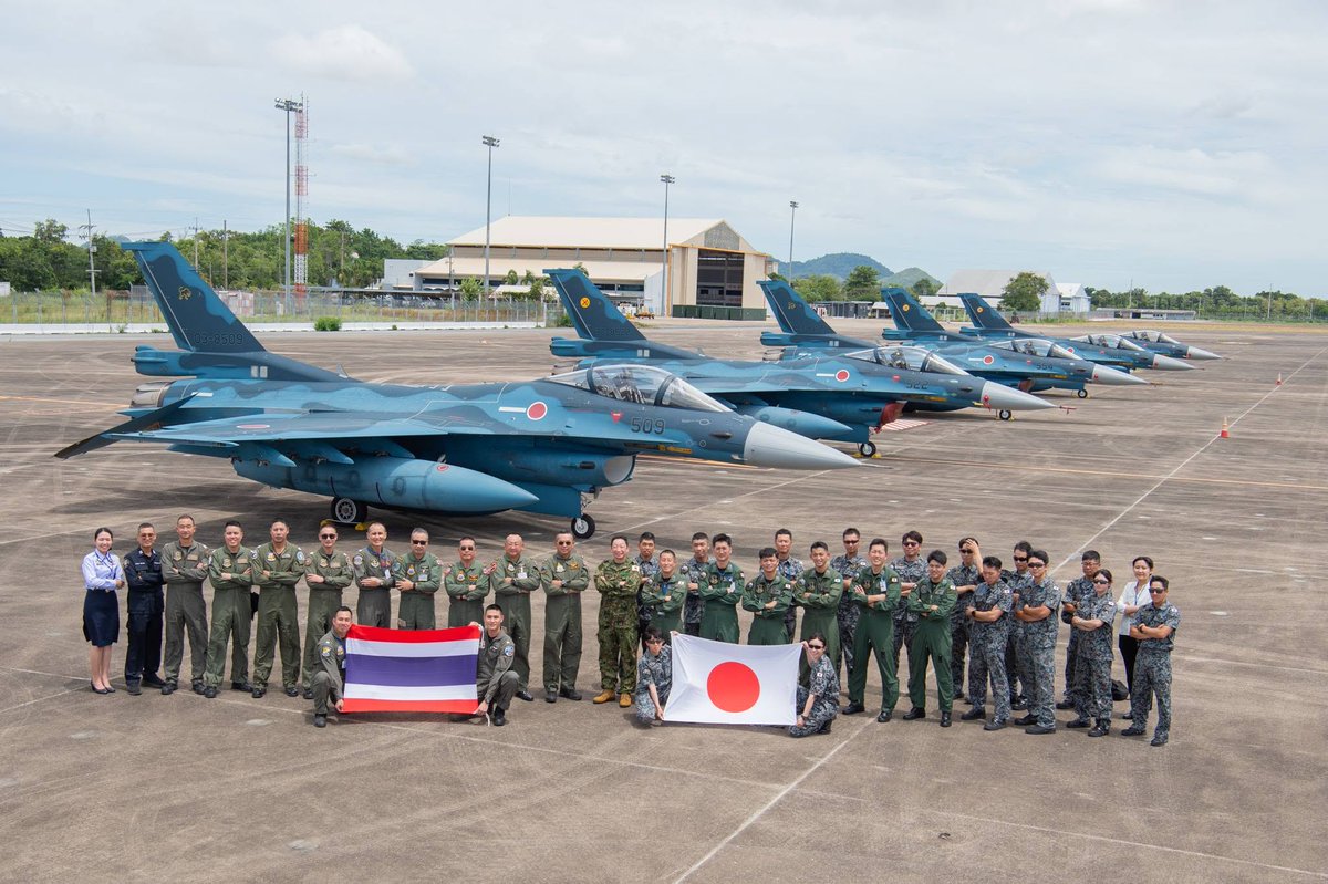wuthi11_'s tweet photo. 🇹🇭 🇯🇵 On September 7, 2026, the Royal Thai Air Force welcomed personnel and F-2A fighter aircraft from the Japan Air Self-Defense Force (JASDF), making their first stop in Thailand for logistical support at U-Tapao Airport.

Wish the Gripen C could have joined the photo too. https://t.co/gJr2BGgx6b