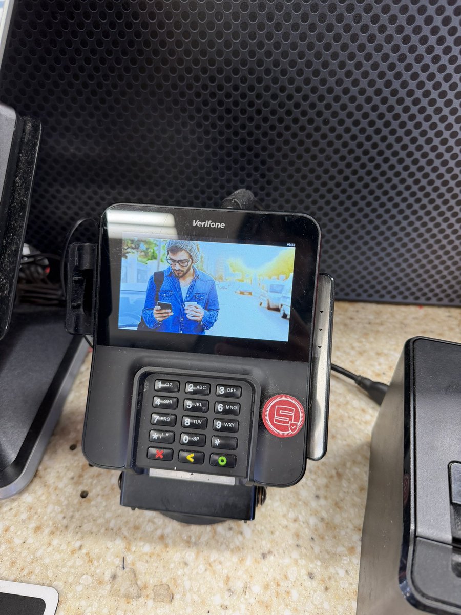 YS3ED5's tweet photo. Card reader at sheetz broke and is now just showing me people https://t.co/keR5OrhS4x