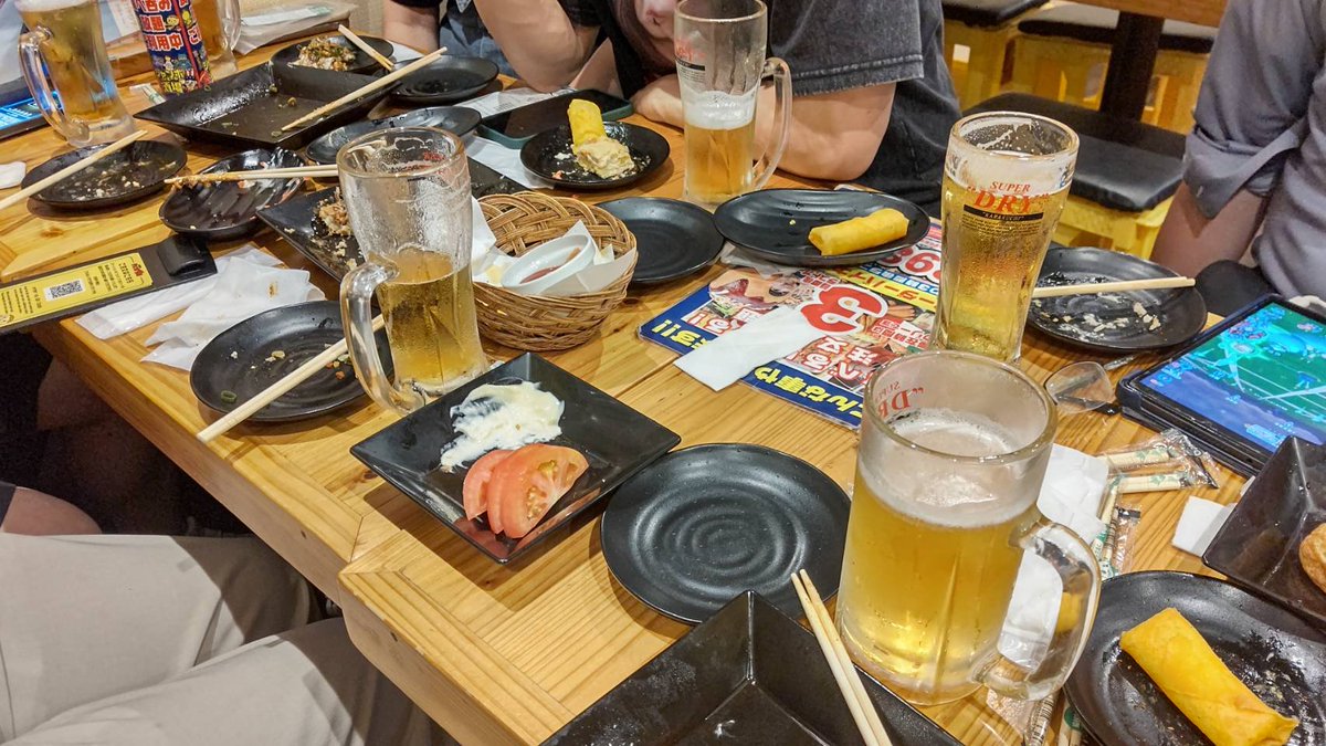 iwata01's tweet photo. 土曜日の夜はＤＱＷおみやげ勢のオフ会。わいわいしてたらいつの間にか５時間くらいたってました。楽しい時間はあっという間ですね。またの機会にもよろしくお願いします。Ｍさん、吉野家フィギュアの引けなかったやつくださってありがとうございます。#ドラクエウォーク　#オフ会 https://t.co/PQnLk7A98f