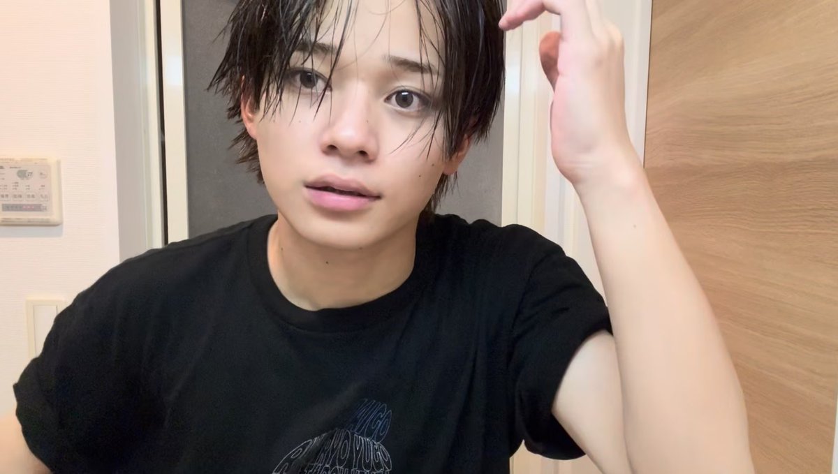 letsgotohpns's tweet photo. こんな顔かっこいいのに何でサムネあれなん？？https://t.co/q3n64hYSy3 https://t.co/VZXVlzq69R