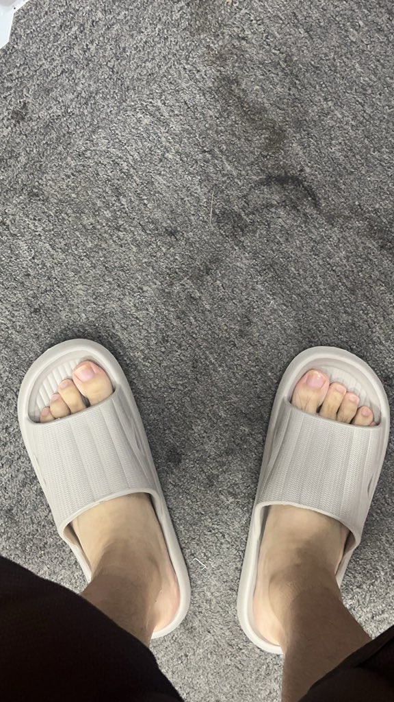 wou7bin's tweet photo. 天津这个大雨把我脚都泡白了 https://t.co/BCm10hMllL