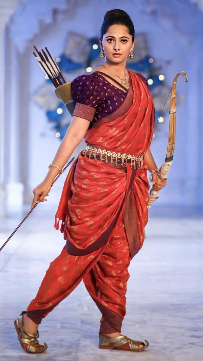 Flexi_Bull's tweet photo. The wearing of saree can change everything 🥵🥵 imagine her look in bahubali 🔥 https://t.co/E3SaQlhTqp