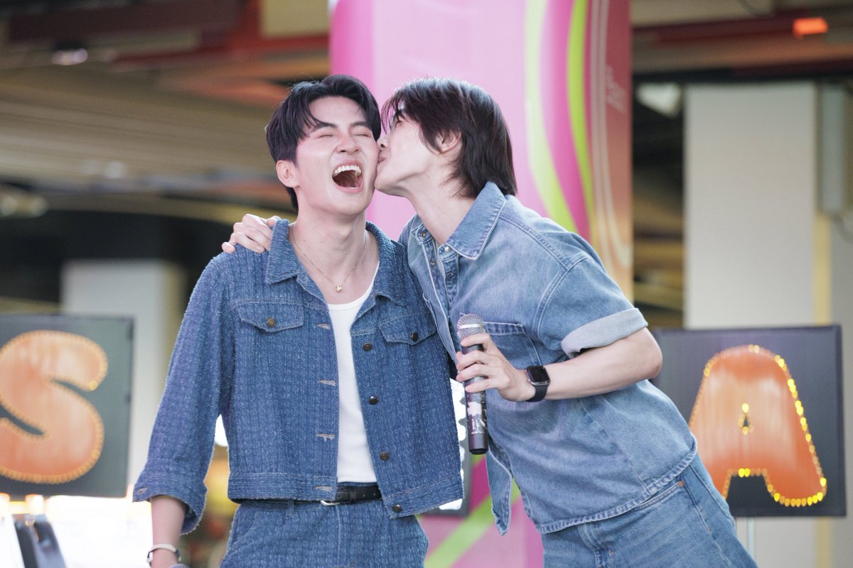 stampc4fanbase's tweet photo. ยิ้มของทั้ง ยูยะและแสตมป์ เป็นยิ้มที่มีความสุขที่แท้จริง ดูแล้วยิ้มตามเลย @stampc4 
@matsuzakiyuya 

#30ปีENERGYไม่มีตก #Stamp30thHBD 
#YuTam #savemeช่วยด้วยผมรักเงือก https://t.co/7C83elhgCN