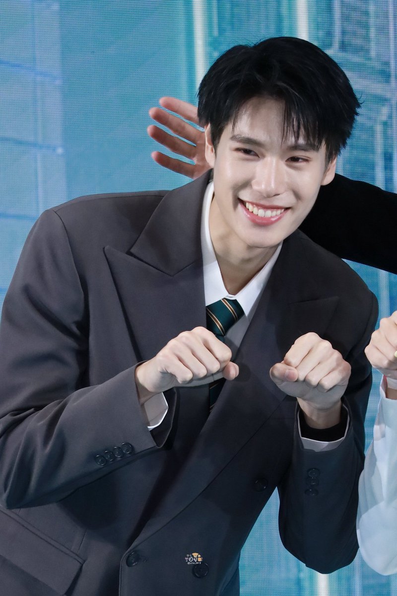 gurthcxme's tweet photo. โห เหมือนแฝดพี่แฝดน้องมาก ㅠㅠㅠㅠㅠㅠ https://t.co/UESRHN3eIy