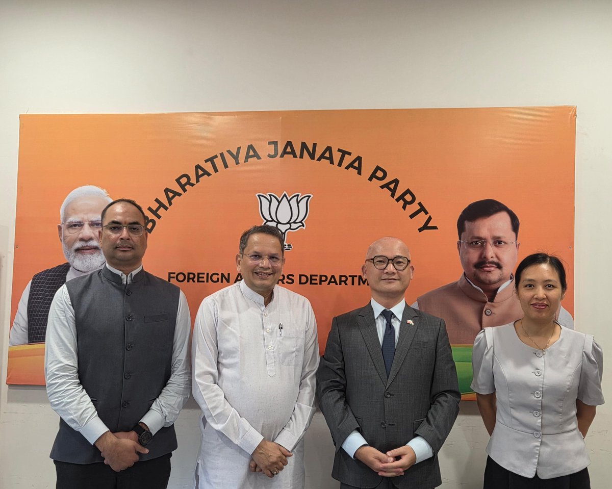 vijai63's tweet photo. Had a very productive meeting today with Ambassador (designate) of Vietnam to India H E Trinh Minh Manh. We discussed on how to enhance interraction between Vietnam Communist Party and BJP. My colleague Dr Nakul Bharadwaj also joined the meeting. @VNinINDIA @inakulbjp https://t.co/60m3RlSjJE