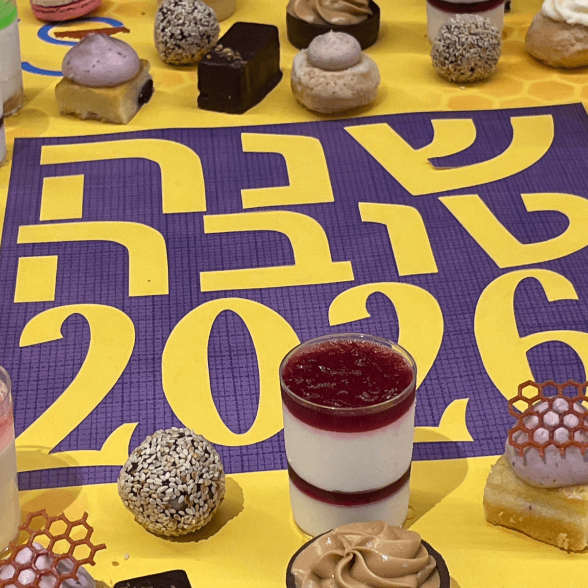 drivenets's tweet photo. A sweet start to the new year 🍎🍯

Taking a moment to connect, reflect, and look ahead, we gathered together for a toast.

Wishing everyone a year filled with peace, safety, health, and happiness.

Shana Tova from all of us at DriveNets! 🥂 https://t.co/eSHna4YQR3