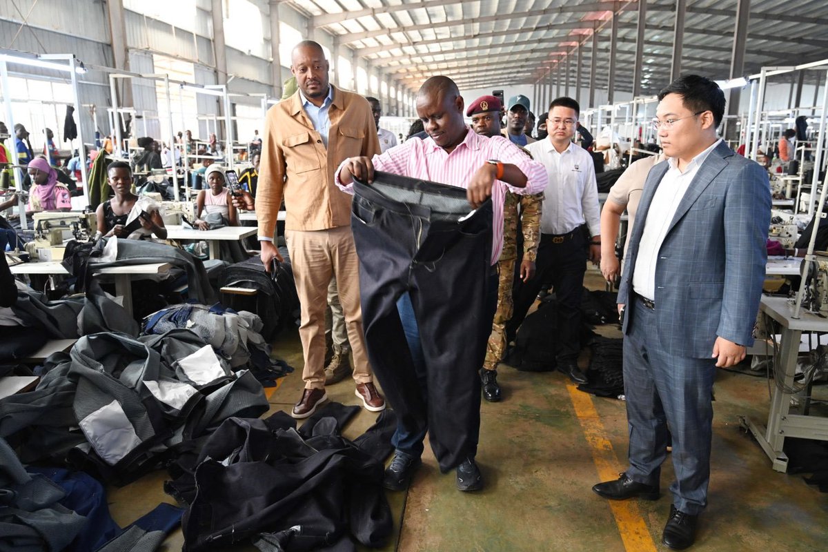 ruth8205's tweet photo. Minister Balaam Barugahara praised President Yoweri Museveni for attracting investors to Uganda and promoting industrial development.
#WhyUgDecidedM7 https://t.co/XJ6LUxInAl