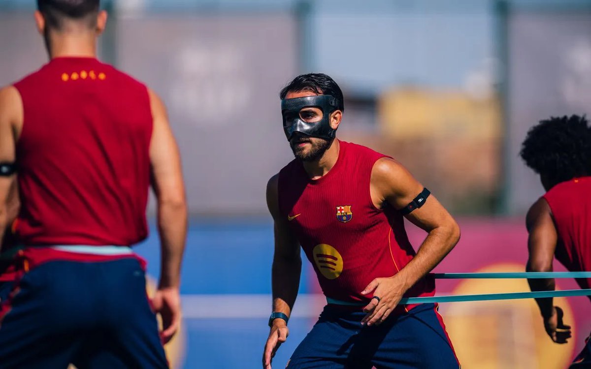nadjib__fcb's tweet photo. غارسيا يتدرب بالقناع. سيكون جاهز لمباراة ليفانتي https://t.co/PCljaNzkQe