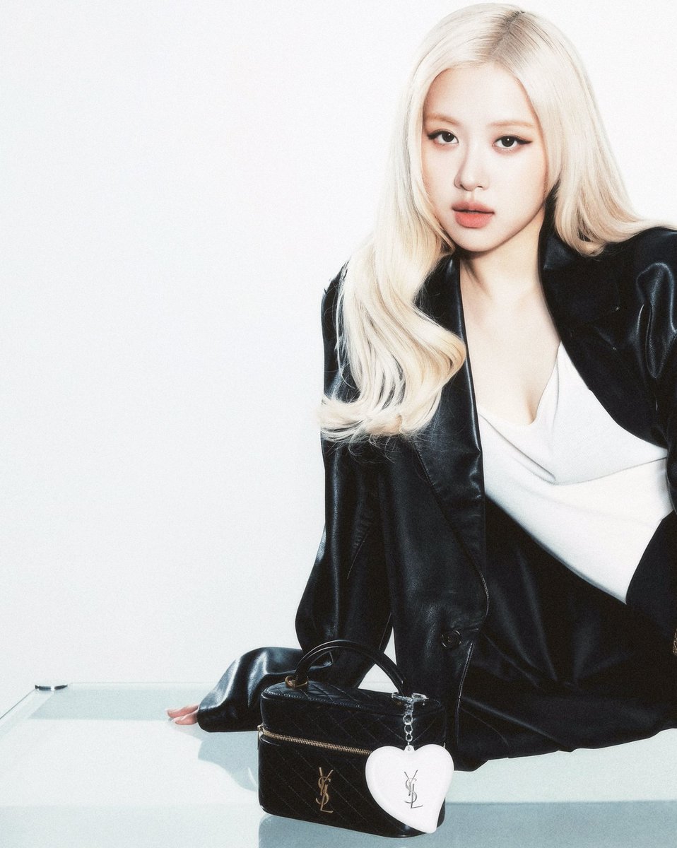 Rosee's tweet photo. (Vol，0.9) ELLE!
A Silhouette of Prestige. https://t.co/rsLfIB7wni