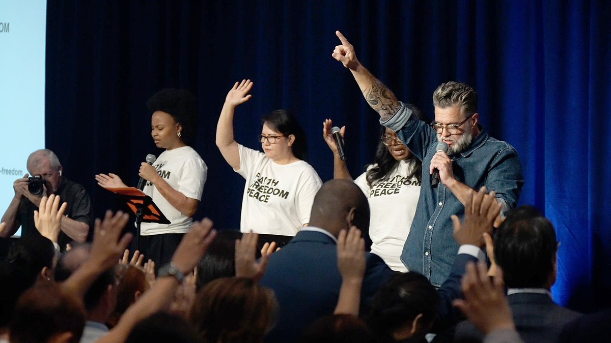 FamilyFedUsa's tweet photo. Faith. Freedom. Peace. 🕊️

Hundreds gathered at The New Yorker Hotel on Sunday for a powerful morning of worship, prayer and unity.

With gospel music from Wess Morgan and messages from Rev. Demian Dunkley and Sean Pennington, we came together as people of faith to pray for True Mother and affirm the importance of religious freedom.

As Rev. Dunkley reminded us: “A peacemaker is a change maker.”

May we continue to be peacemakers.

#FaithFreedomPeace #ReligiousFreedom #HakJaHan #MotherOfPeace