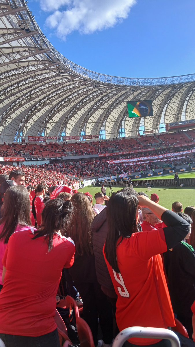 uttwce's tweet photo. a vitória n veio mas a festa foi foda ontem... dia mágico pra mim e sonho realizado 🤞🏻 https://t.co/BRLLNzljEB
