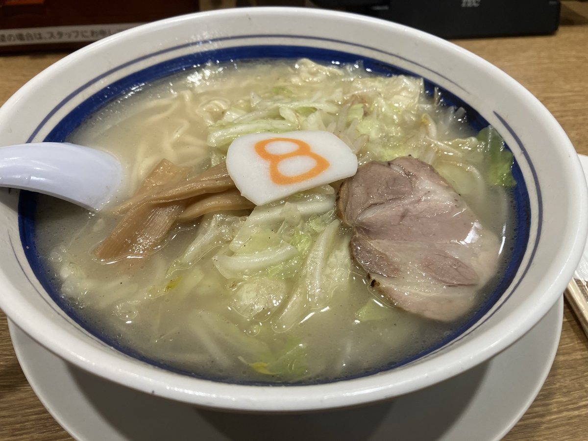 SVOdoriko's tweet photo. 北陸行ったらまずは８番ラーメン https://t.co/D5v8bsUOnj