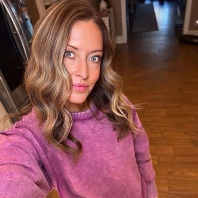 Elizabeth88bra's tweet photo. #NewProfilePic https://t.co/ihayfi4vMa