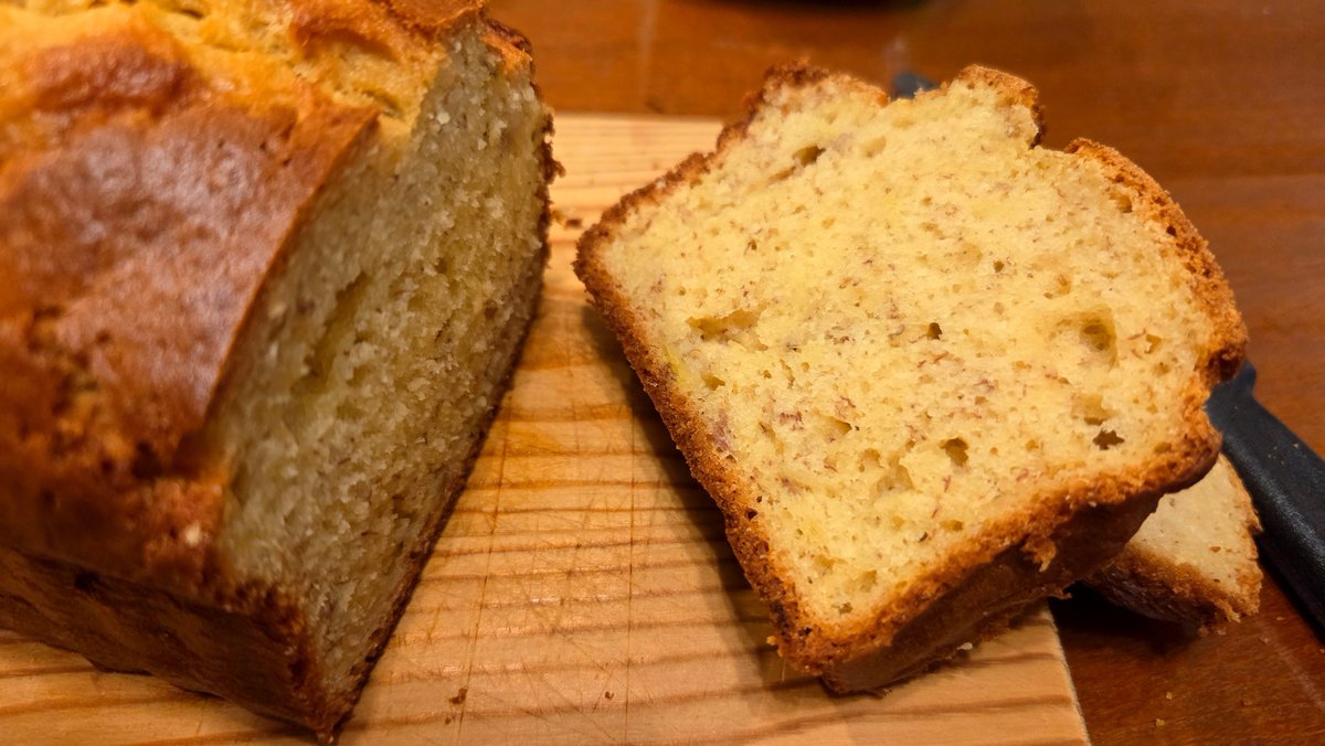 aki_feb's tweet photo. 本日の晩ご飯

・揚げ鶏のみぞれのせ
・バナナパウンドケーキ

大根おろしはさっぱりして
美味しかった(๑´ڡ`๑)🎵🎵🎵

瀕死のバナナで作った
バナナパウンドケーキは　
しっとり美味しくできました🍌 https://t.co/NuSYRcj2P2