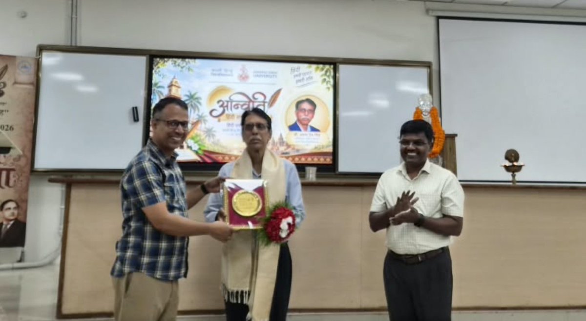 DeanScienceBHU's tweet photo. हिंदी प्रकाशन समिति, बीएचयू द्वारा हिंदी सप्ताह के अंतर्गत ‘अन्विति-2026’ के उद्घाटन में विज्ञान संकाय प्रमुख ने कहा - विज्ञान केवल अंग्रेजी की संपत्ति नहीं है, इसे जन-जन तक पहुँचाने के लिए मातृभाषा जरूरी है। उन्होंने वैज्ञानिक शोध को हिंदी में भी प्रकाशित करने का आह्वान किया। https://t.co/3H5ajUVCfm