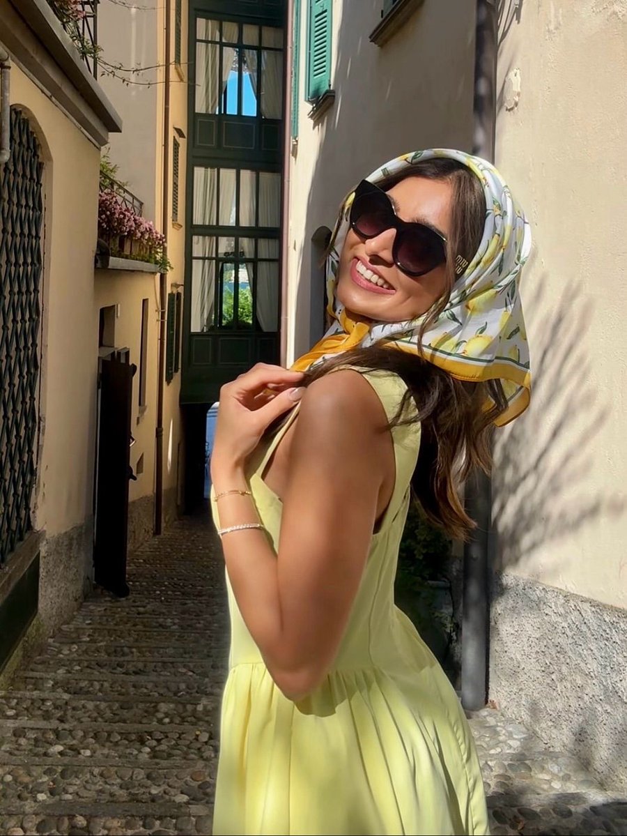 Diorgirlx's tweet photo. yellow dresses https://t.co/TA2h6Cg44s