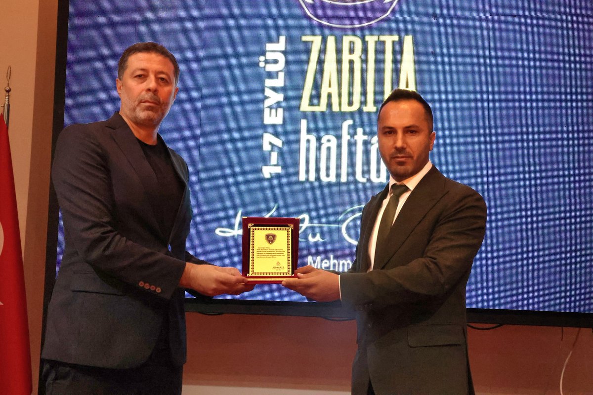 mehmetkusnet's tweet photo. Belediye Meclis Üyelerimizle birlikte, 01-07 Eylül Zabıta Haftası dolayısıyla Zabıta Müdürlüğümüzün kıymetli personelleriyle bir araya geldik.

Eyyübiye ilçemizin huzuru, düzeni ve vatandaşlarımızın güvenliği için özveriyle görev yapan zabıta teşkilatımıza teşekkür ediyor; başarılı çalışmalarından dolayı Zabıta Müdürümüz ve amirlerimize plaketlerini takdim ettik.

Fedakârca görev yapan tüm zabıta personelimizin Zabıta Haftası’nı kutluyor, çalışmalarında kolaylıklar ve başarılar diliyorum.