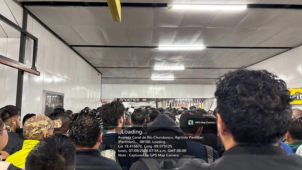dirdup's tweet photo. @MetroCDMX ahí está tu ingreso ordenado, Pantitlan L9, pésima logística. https://t.co/P3bi91YAT4