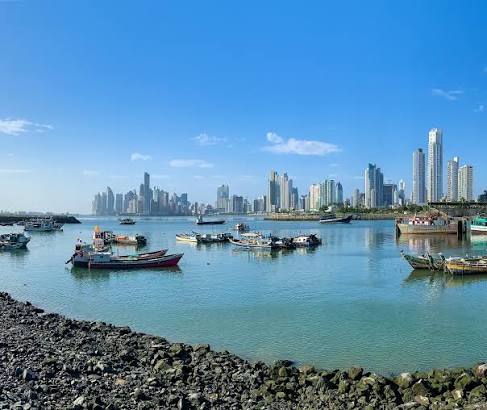 Masparatodos_'s tweet photo. Panamá cuenta con 192 empresas bajo el régimen SEM, consolidándose como plataforma regional para multinacionales. El modelo impulsa inversión, empleos especializados y transferencia de tecnología y conocimiento.

Lee más: https://t.co/SC6lYrzyZZ https://t.co/65lPJAb34x