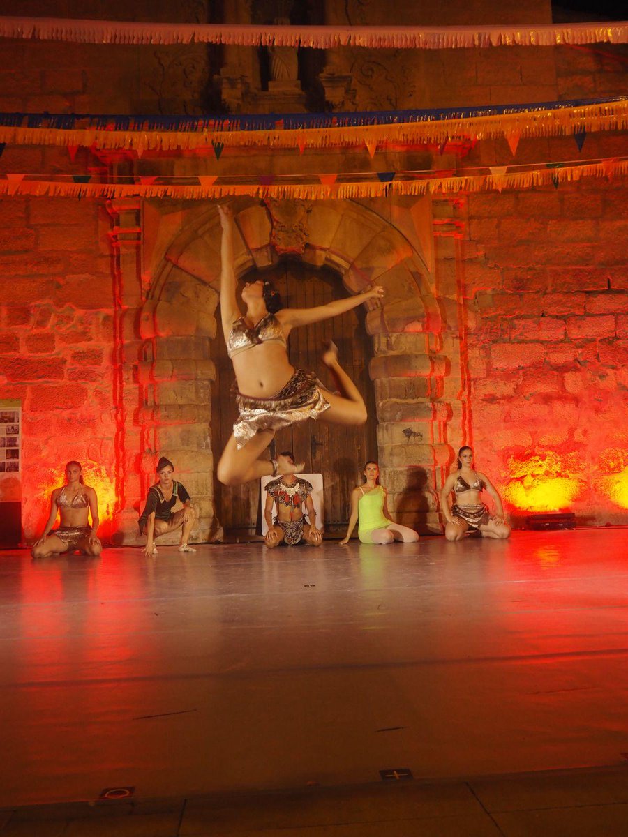 CCSegria's tweet photo. Ple de gom a gom per veure l’espectacle d’Espai Dansa a Massalcoreig. Més info: https://t.co/T9IuKgntwN https://t.co/5HvMjK4p2j