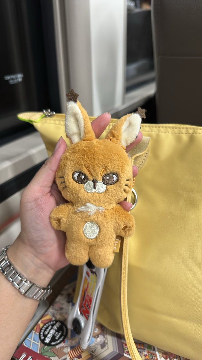 gemiyayy's tweet photo. flight to jekardahh got cancelled, so took train instead with this little thing accompany 🥹 https://t.co/XeI3wydaNF