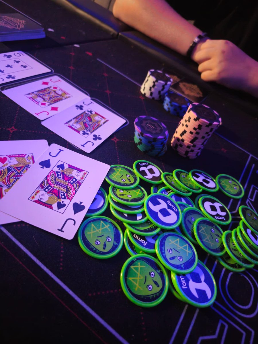 PHAT_P4T's tweet photo. Poker a game of skill , patience self control and reading of people...

Very similar to the Trenches...

@seyong do you have a good poker face ? 

Im all in with 
@fomo https://t.co/m1uw2fCHZz