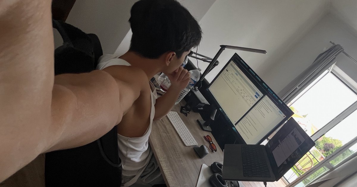 nguyentomyy's tweet photo. extremely niche house music

launching ads

writing emails 

peak money monday morning https://t.co/XALXZ7UBNE