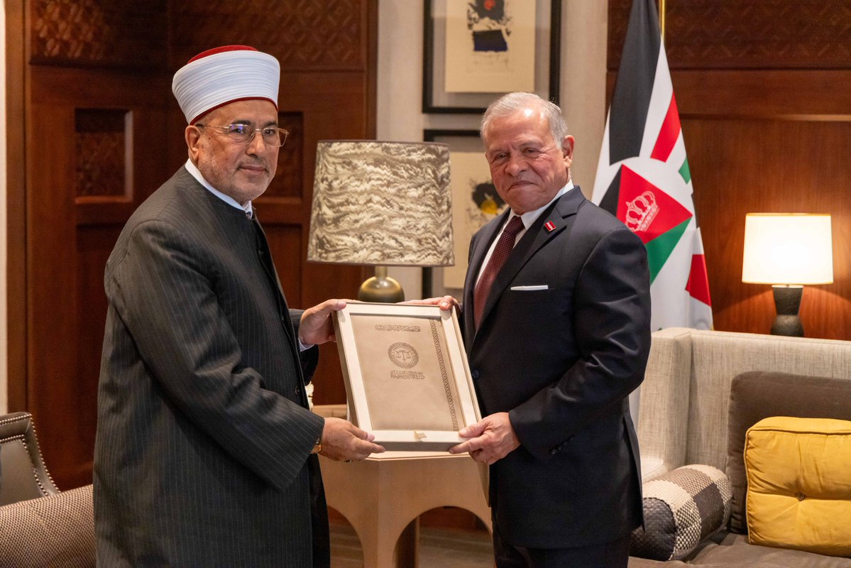 RHCJO's tweet photo. His Majesty @KingAbdullahII receives the annual reports on the Judicial Council and Sharia Courts for 2025, and calls for continued advancement of the judicial system, commending the Sharia Courts’ efforts to raise the standard of services provided to citizens. 
#Jordan https://t.co/2v8t8gbszQ