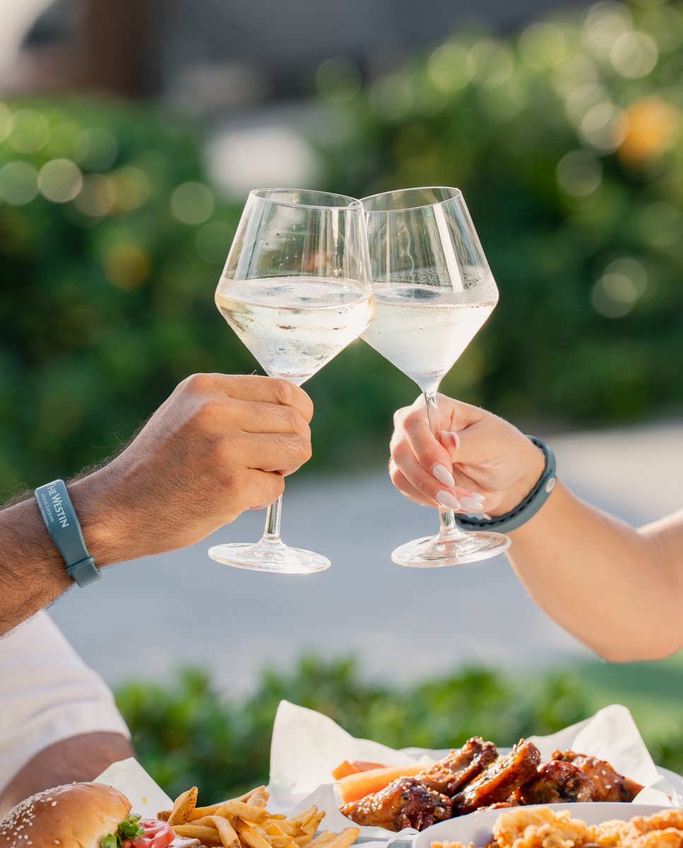 WestinGCayman's tweet photo. Ocean breeze, good, and a toast. Some evenings just hit differently at Tortuga Grill. 🥂

#EatWell #WestinGrandCayman #CaymanIslands #WestinResorts #VacationWell https://t.co/xNHpgIih9v