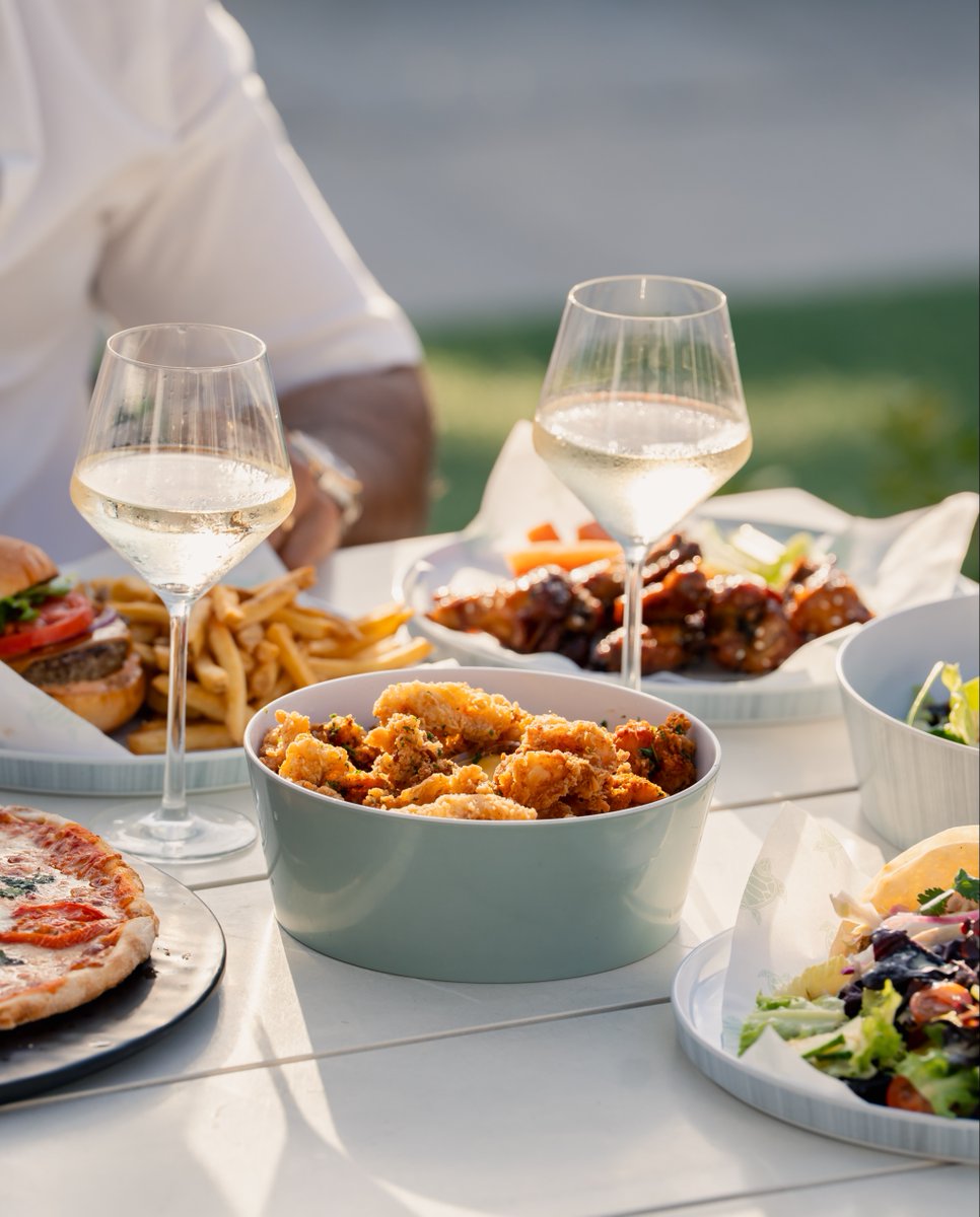 WestinGCayman's tweet photo. Ocean breeze, good, and a toast. Some evenings just hit differently at Tortuga Grill. 🥂

#EatWell #WestinGrandCayman #CaymanIslands #WestinResorts #VacationWell https://t.co/xNHpgIih9v