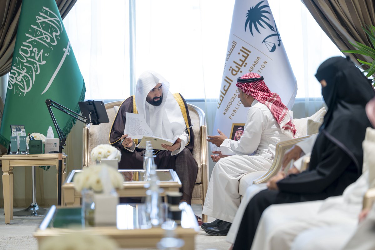 ppgovsa's tweet photo. معالي النائب العام د. خالد اليوسف يستقبل عددًا من المستفيدين بالرياض.

#النيابة_العامة https://t.co/h8LJAdK7wv