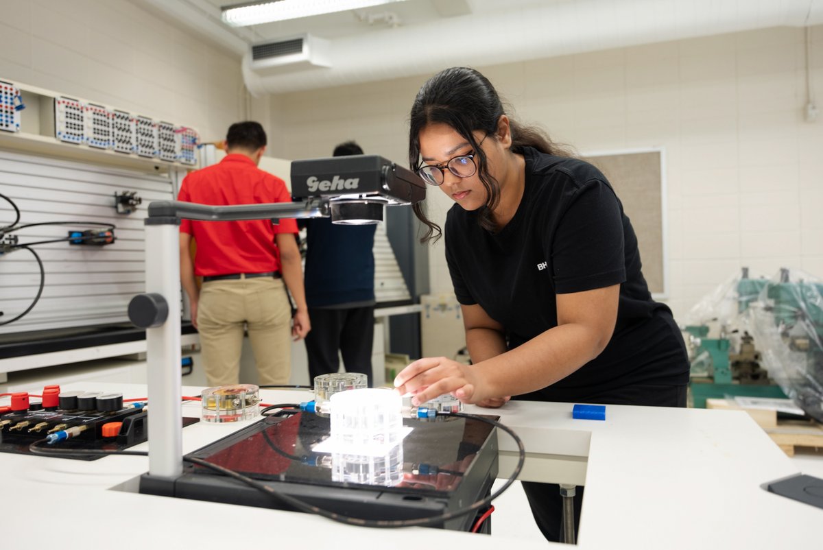 ulsystem's tweet photo. Louisiana thrives because of the hardworking people who keep our state moving. Students at our eight universities are preparing to join them; learning, growing, and shaping brighter futures. #ULSystem #LouisianaTalent https://t.co/9ocLo4qaIp