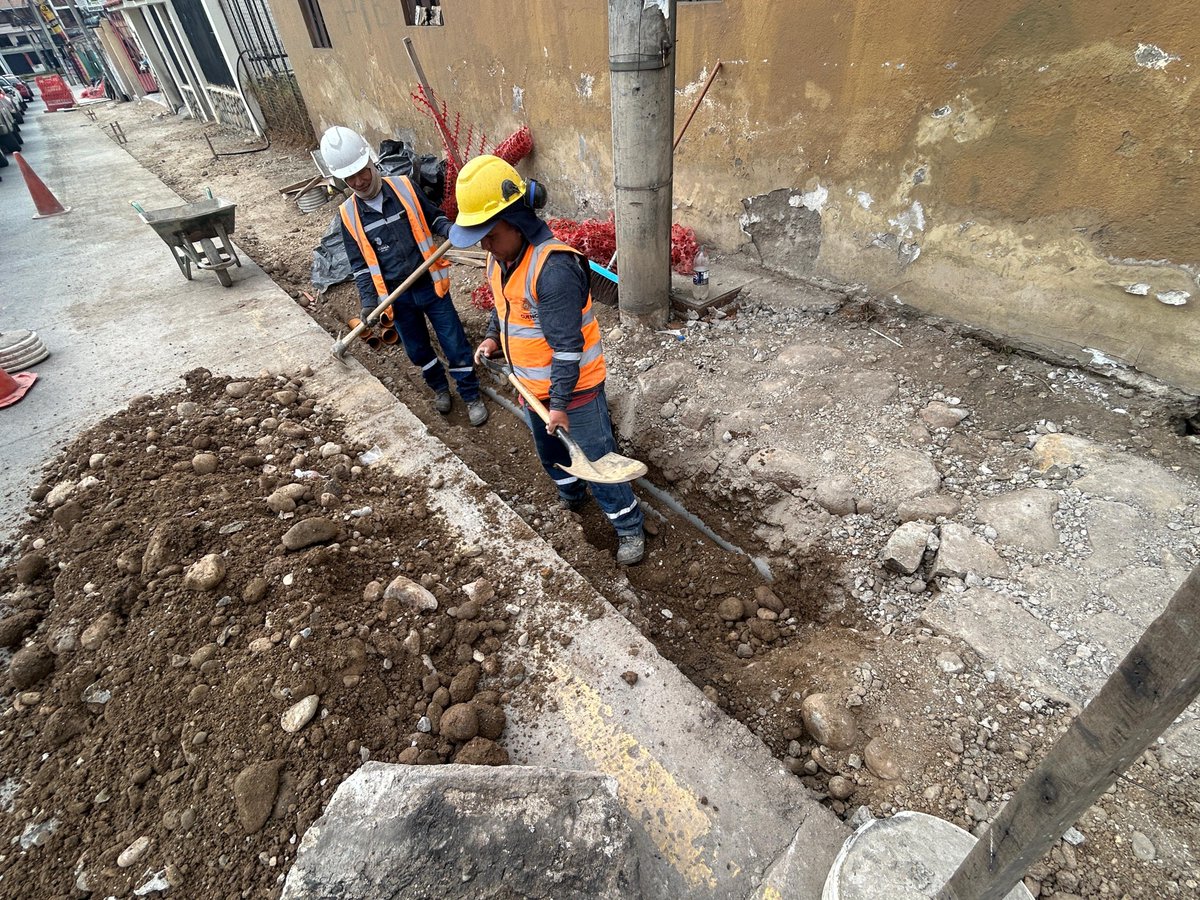 OOPPCuenca's tweet photo. 🚧 🌞 Iniciamos la semana con obras

Obras pensadas para nuestros peatones 👩‍👩‍👦 Ejecutamos la reconstrucción de veredas de la calle Luis Moscoso entre Americas y Carmela Malo. Lateral sur.

#QueCuencaNosUna 

@MarisolPenaloz2 https://t.co/yNCtDUEXgA